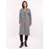 Šedý dámský kabát s ramenními vycpávkami