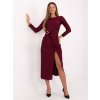 Vínové dámské viskózové šaty s vysokým rozparkem a zlatou sponou