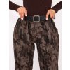 Tmavě hnědé dámské viskózové kalhoty s maskáčovým vzorem a páskem