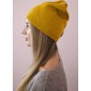 Hořčicová dámská čepice s jemným leskem