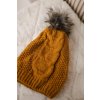 Hořčicová dámská zimní čepice s bambulí a fleecovou podšívkou