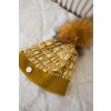 Hořčicovo-zlatá dámská zimní čepice s prošíváním a bambulí