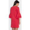 Červené volné šaty se zdobenými rukávy