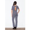 Šedý overal odhalující záda