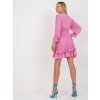 Růžové minišaty s volánem v boho stylu