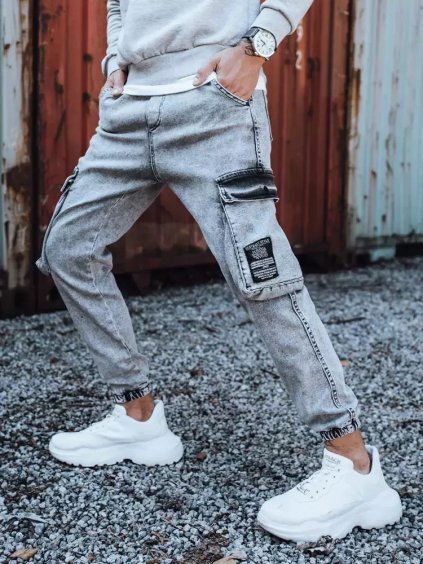 Szürke férfi farmer zsebekkel