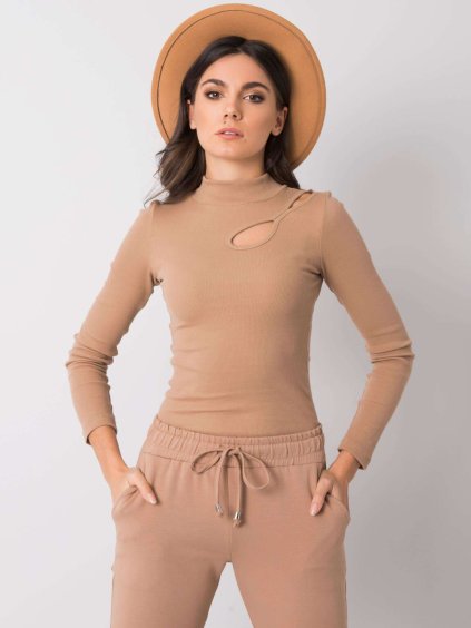 Bézs garbó kivágással a mellkason