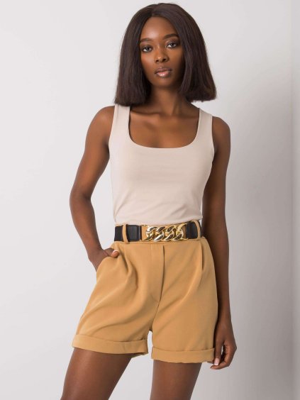 Világosbarna rövidnadrág övvel