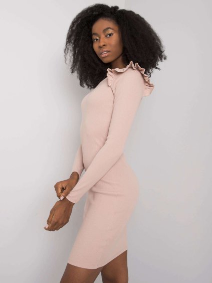 Bézs mini testhezálló ruha fodrokkal a vállán