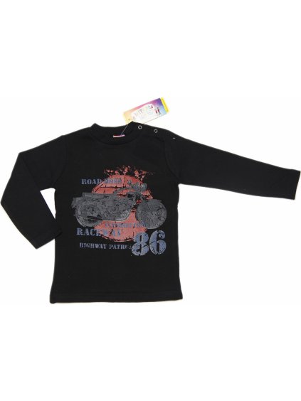 Fiú fekete póló motorral