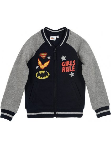 Fekete lány kapucnis pulcsi felirattal