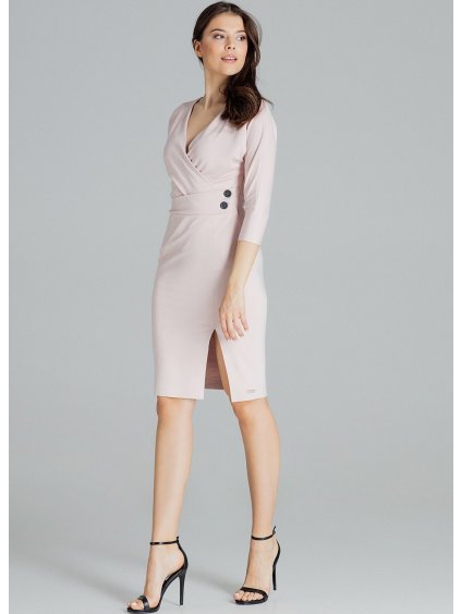 Testhezálló ruha kivágással