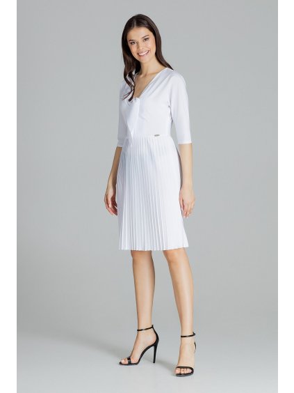 Tavaszi ruha nyakkivágással