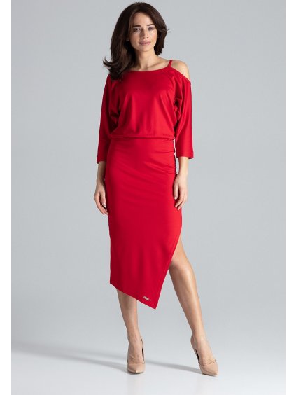 Bájos ruha kivágással a vállán