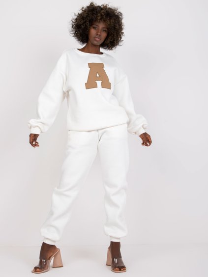 Krémszínű melegítő ruha