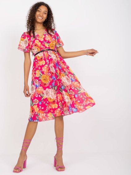 Rózsaszín virágos redőzött ruha