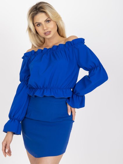 Kék blúz ejtett vállakkal