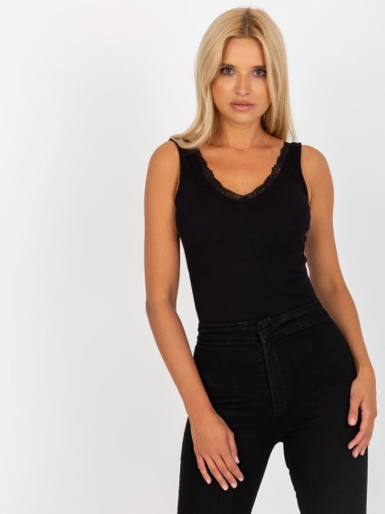 Fekete felső csipkével