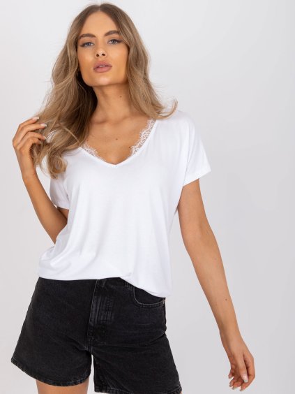 Fehér női póló csipke dekoltázzsal