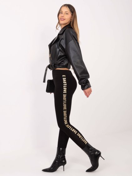 Fekete leggings "Love" felirattal az oldalán