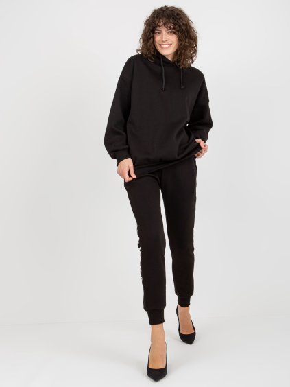 Fekete tréningruha hátsó cipzárral