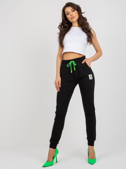 Fekete melegítőnadrág