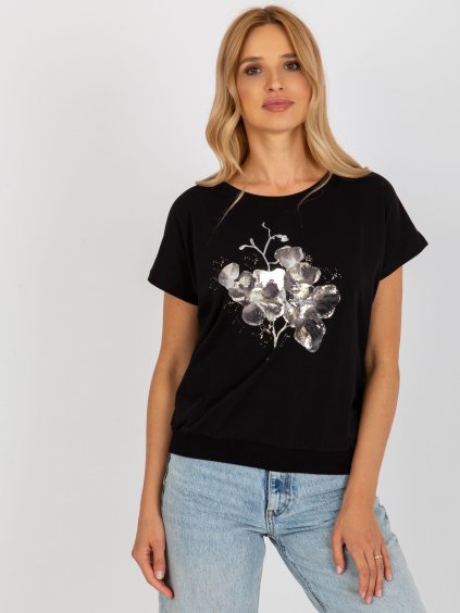 Fekete póló mintával - virággal