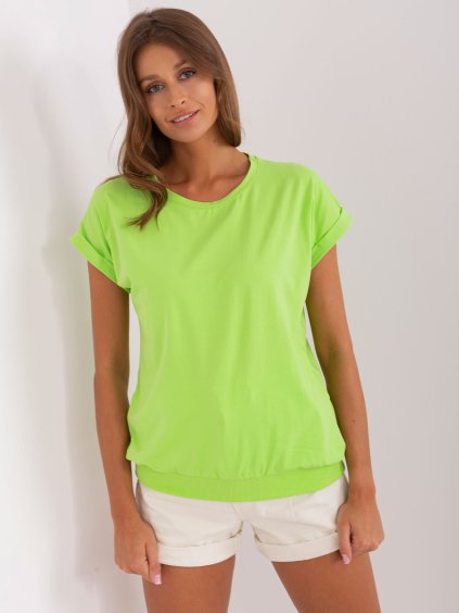 Világoszöld póló szívvel a hátán