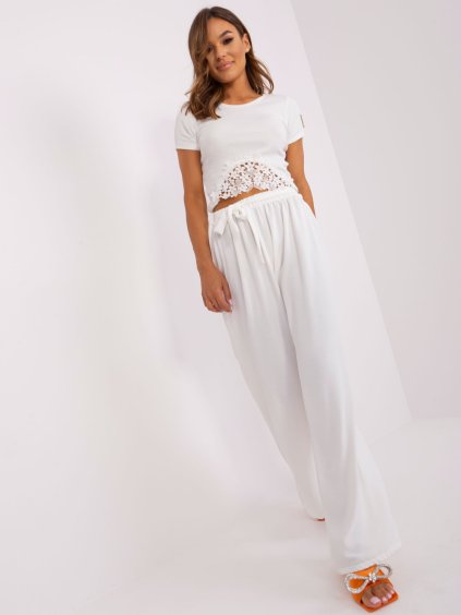 Krémszínű széles szárú nadrág