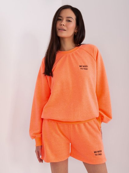 Neon narancssárga pulóver és rövidnadrág szett