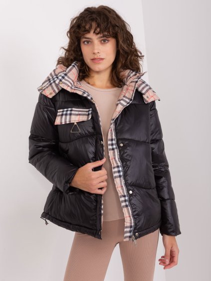 Fekete steppelt kabát kockás mintával