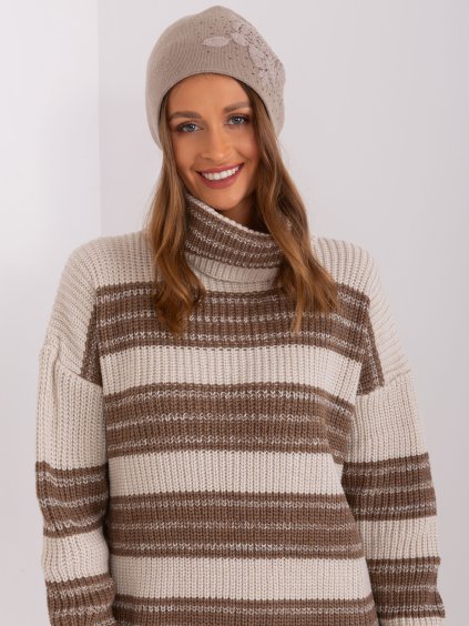 Sötét bézs sapka mintával