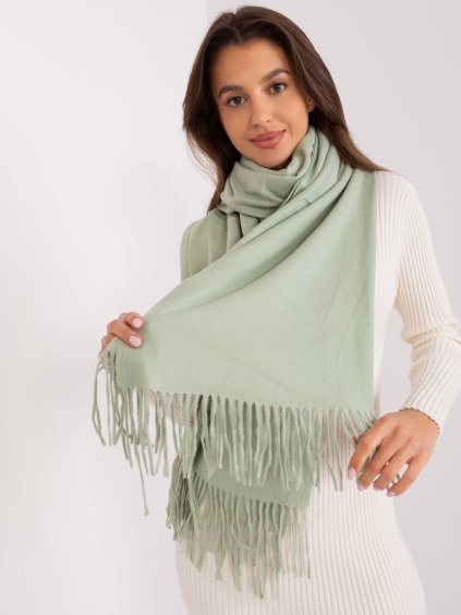 Világos zöld sál rojtokkal