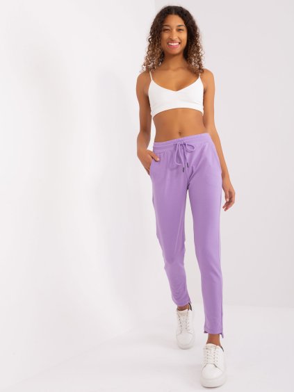 Világos lila basic melegítőnadrág zsebekkel