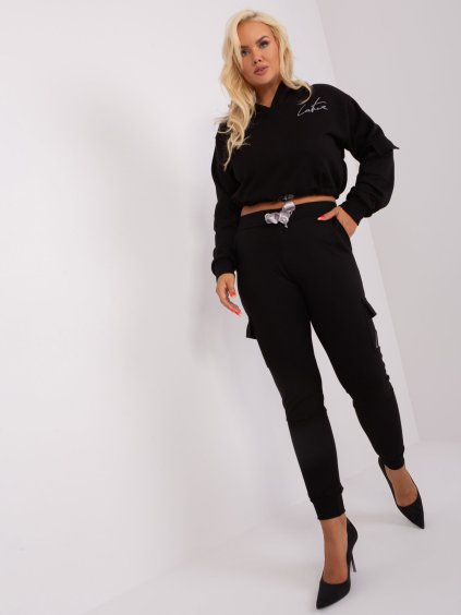 Fekete tréningruha zsebekkel