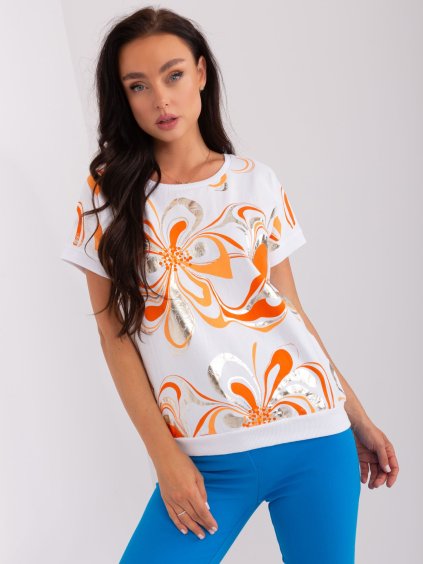 Fehér póló narancssárga mintával