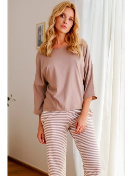 Bézs pizsama csíkos nadrággal