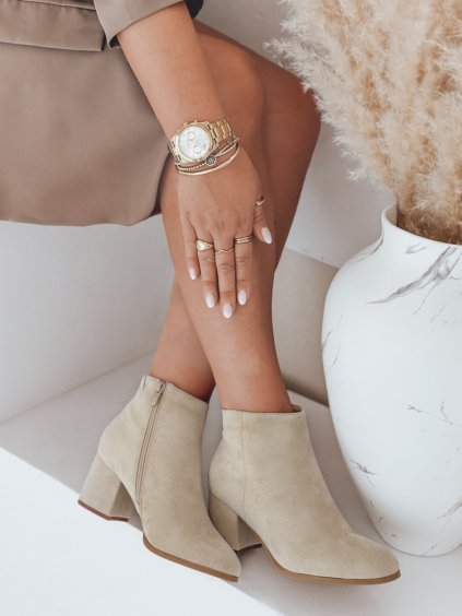 LORNE krém színű tűsarkú bokacsizma