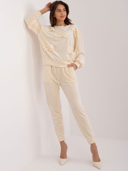 Krém színű szett masnikkal