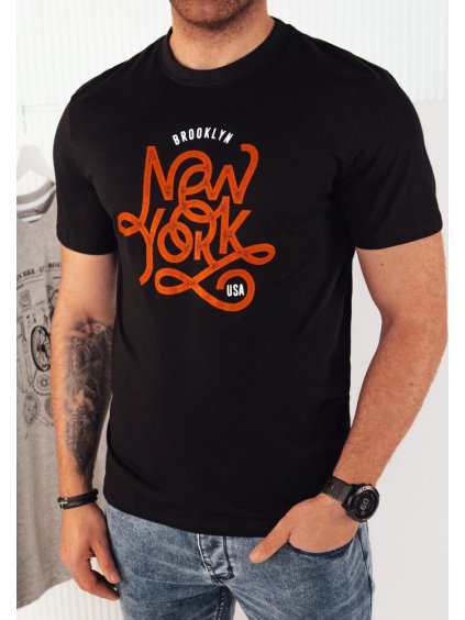 Fekete póló felirattal