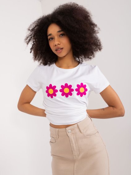 Fehér póló virágos applikációval