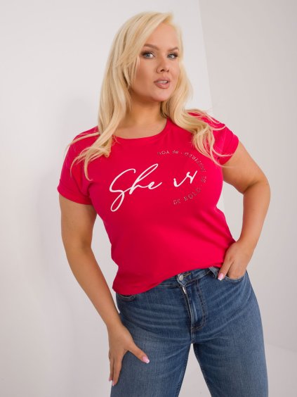 Piros póló kerek nyakkal és felirattal