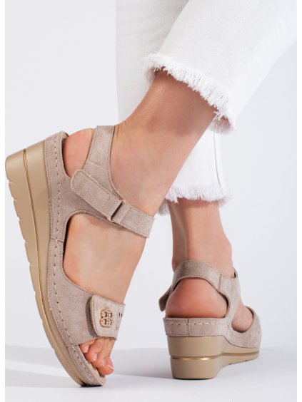 Bézs velúr ékszandál