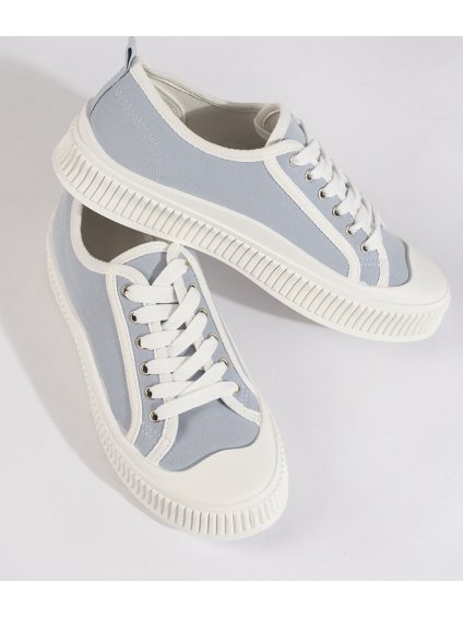 Világoskék vászon tornacipő