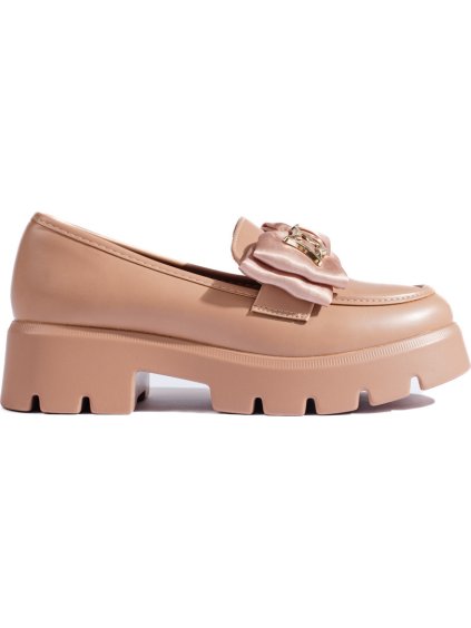 Bézs színű, lakkozott platós mokaszin maslival