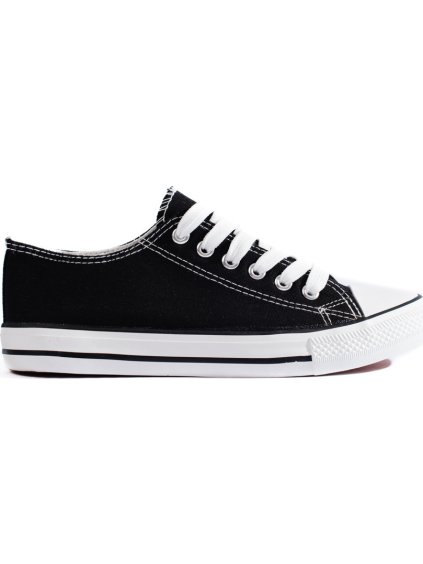 Klasszikus fekete tornacipő