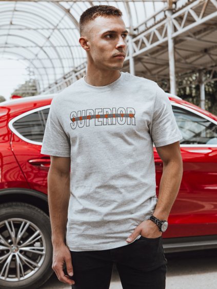 Szürke póló felirattal