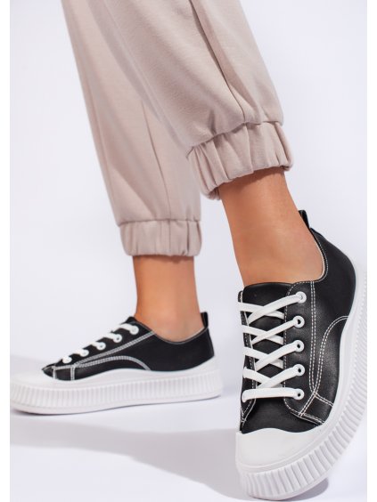 Fekete női tornacipő