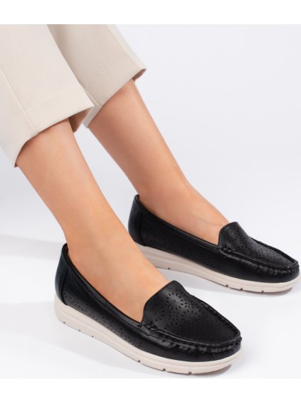 Fekete perforált mokaszin