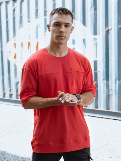 Piros férfi póló mellkasán zsebbel